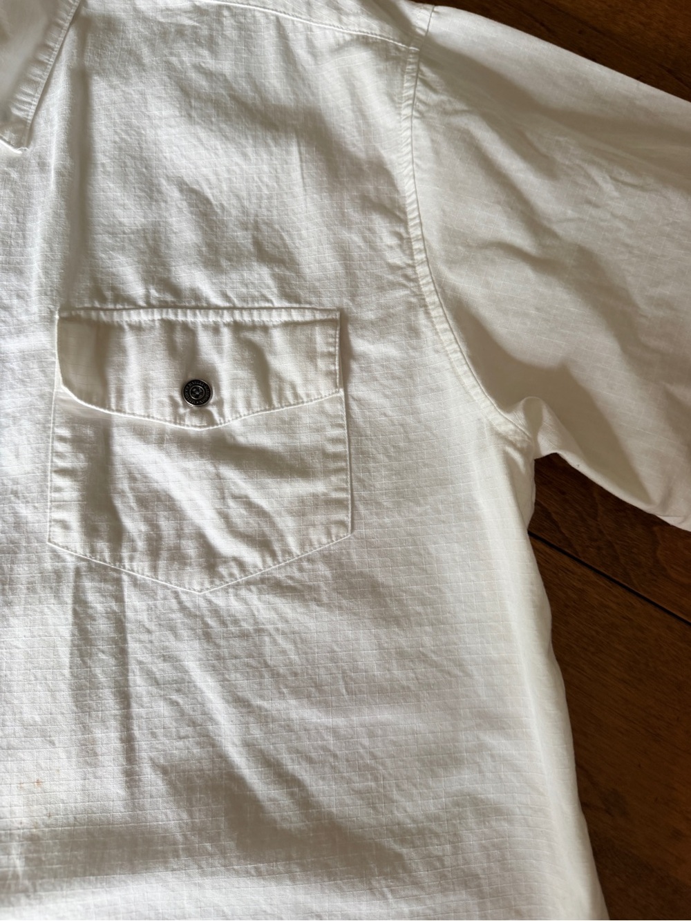 Harley-Davidson Men's White Short-Sleeve Button-Up Shirt with Black Stripe - Picture 3 of 8